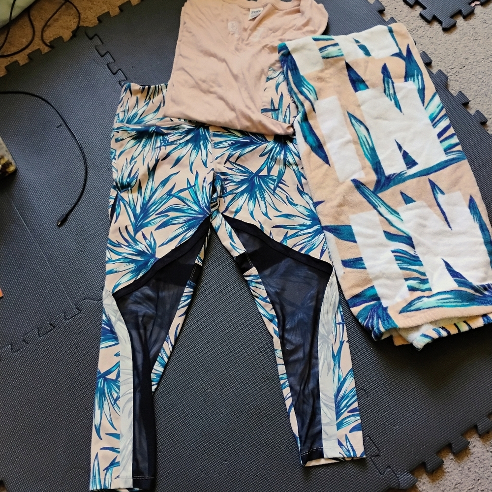 Pink Victoria’s Secret 2pc Outfit Set With Towel